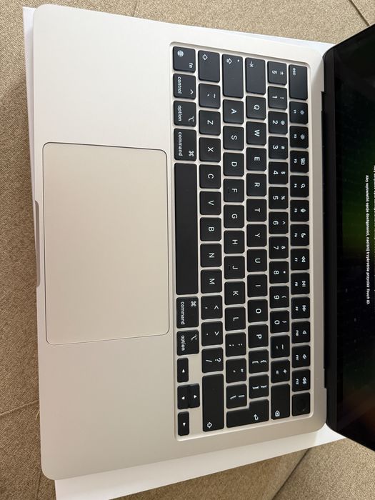 MacBook Air M2 13” / 16GB / 256GB / stan idealny / 100% baterii
