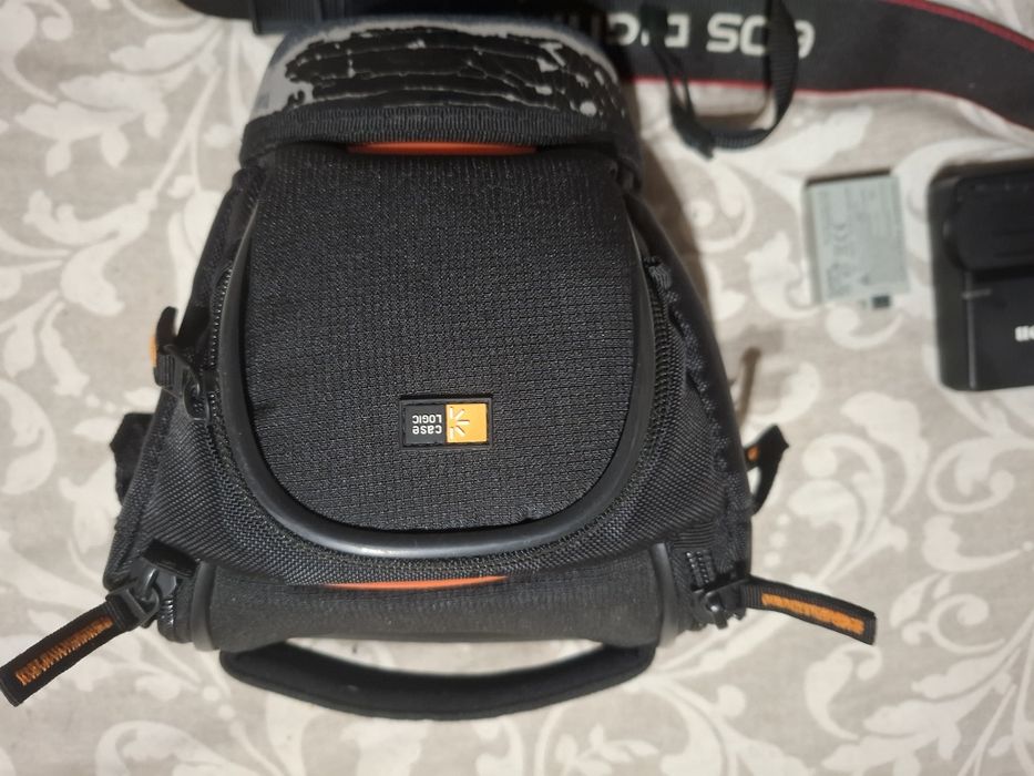 Máquina Fotográfica CANON EOS