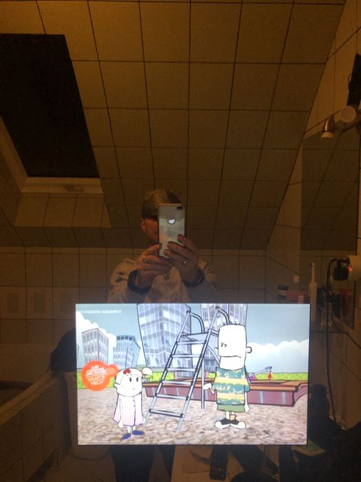 Telewizor w lusterku do łazienki