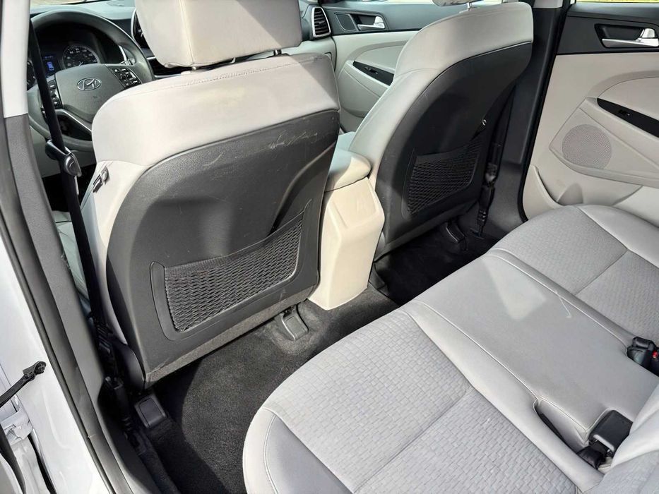 Hyundai Tucson SE      2019