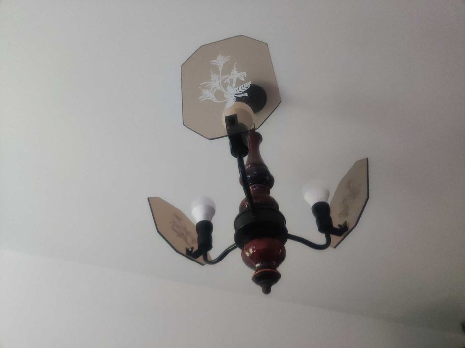 Ładny klasyczny Żyrandol Lampa  na 3 żarówki