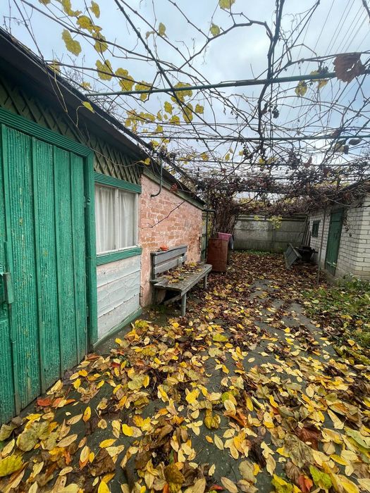 3-Кімнатна квартира в місті Буринь , біля автовокзалу , з гаражем !