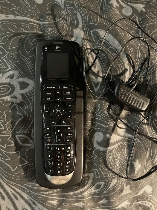 Logitech uniwersalny pilot Harmony one
