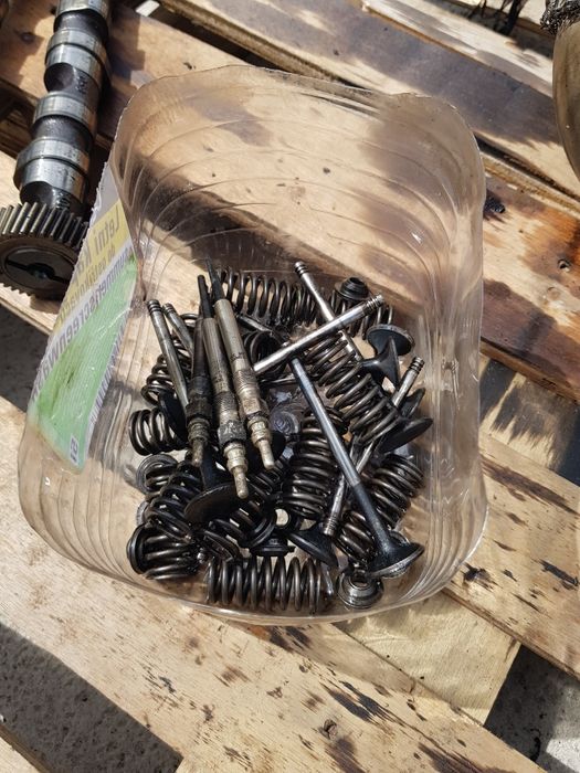 Насос масляний,піддон. Audi A6 c5 2.5tdi. ролік грм,шків,помпа,клапан