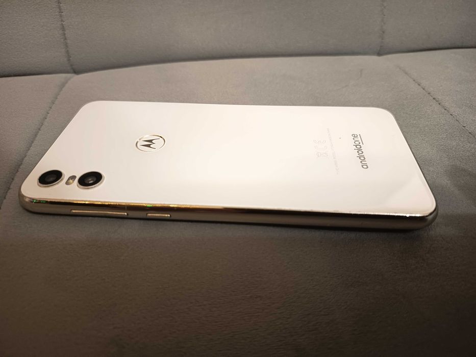 Telefon Motorola One biała 4GB / 64GB