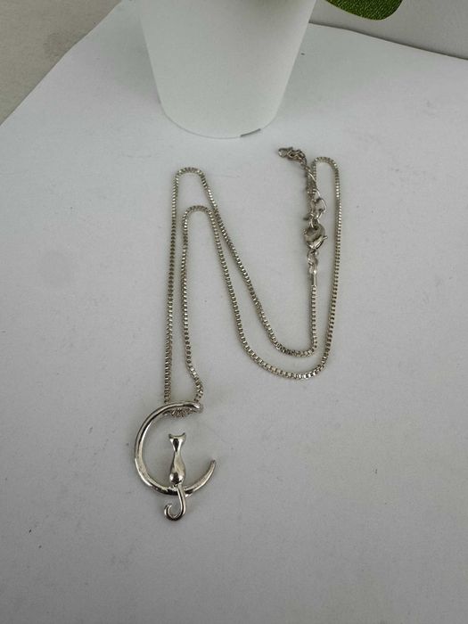 Colar Gato Sentado na Lua Prateado 25cm NOVO