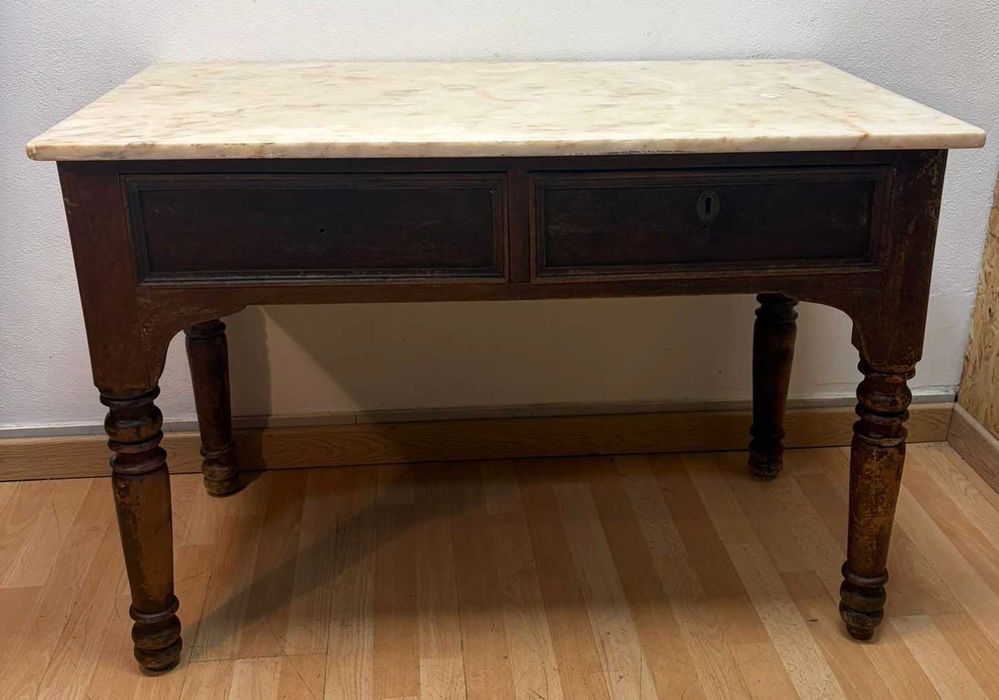 Mesa rústica antiga com tampo em pedra, . Com dimensões de 110x76x60 cm,