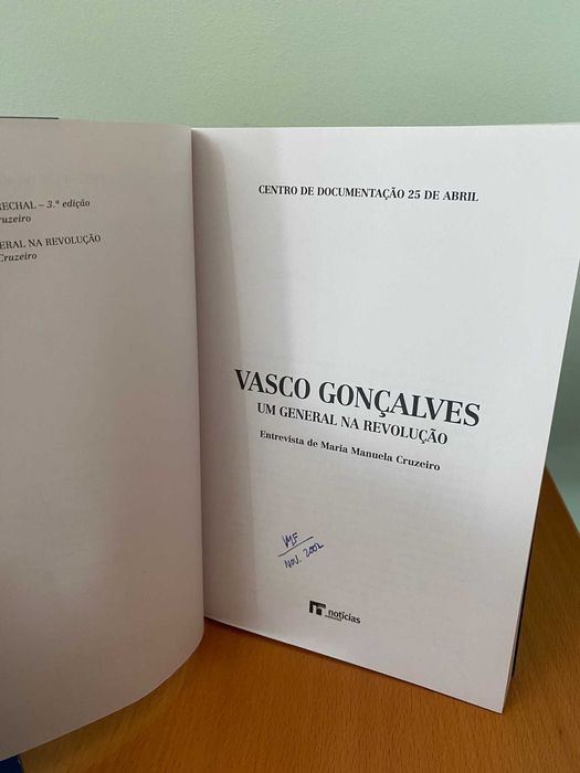 Vasco Gonçalves - Um General na Revolução - Maria Manuela Cruzeiro
