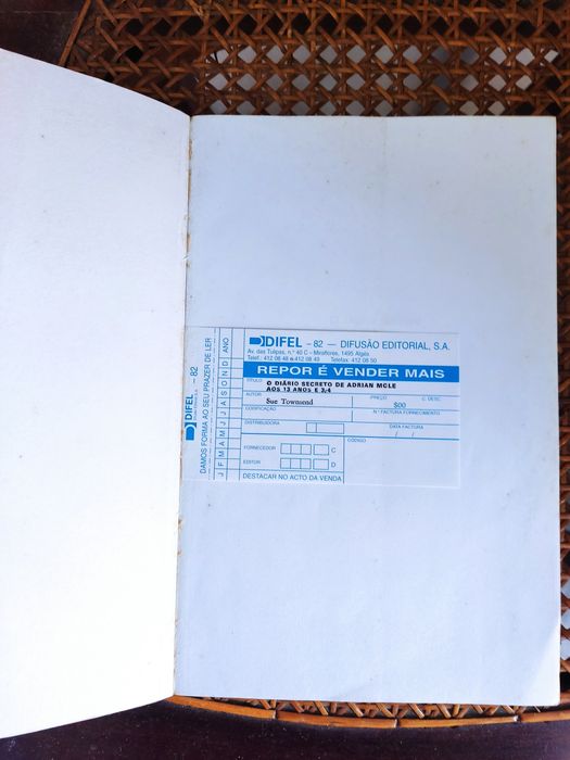 Livro O diário secreto de Adrian Mole aos 13 anos e 3/4