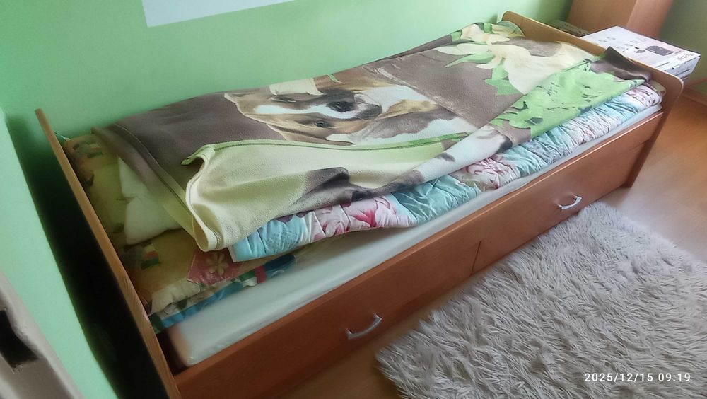 Łóżko jednoosobowe z szufladami i stelażem