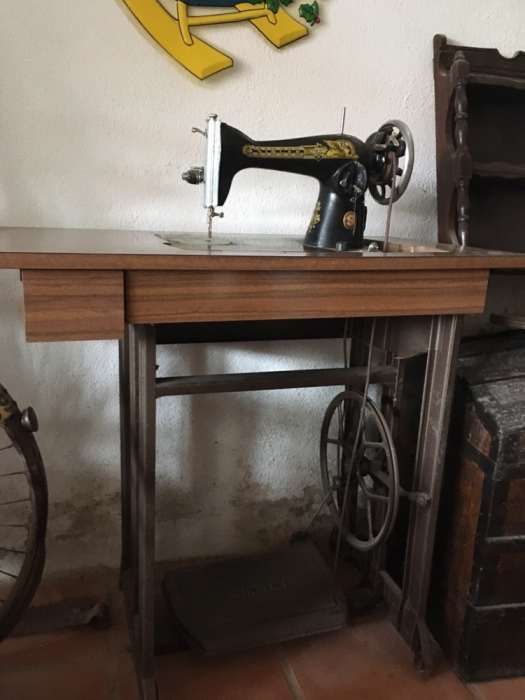Máquina de costura singer