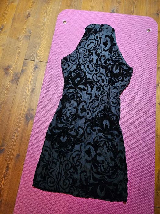 Czarna sukienka GUESS M