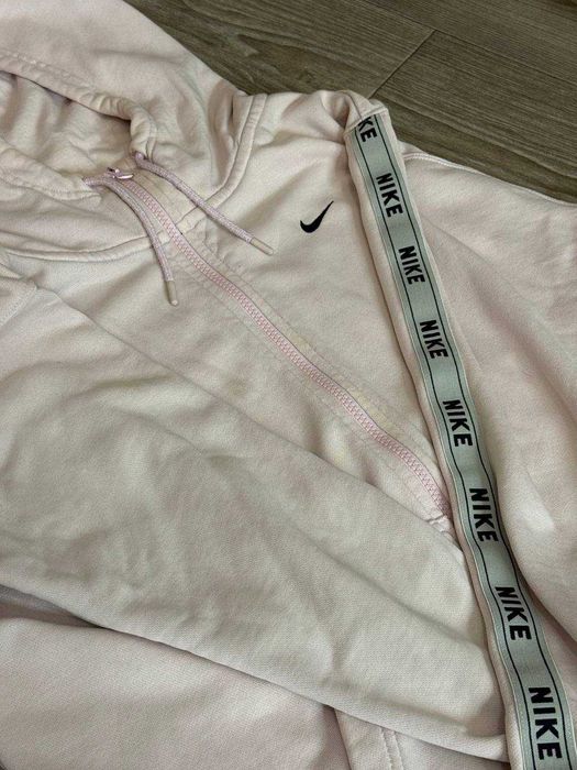 Зіпка Nike рожевого кольору