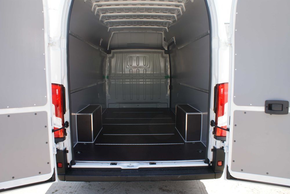 Fiat Ducato L4H3  Kompleksowa zabudowa busa ze sklejki laminowanej