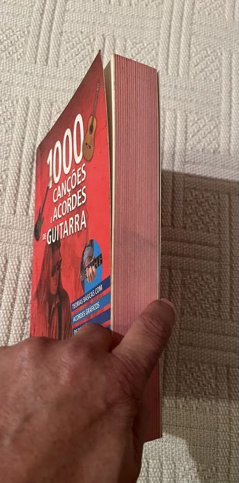 Livro: 1000 canções e acordes para guitarra