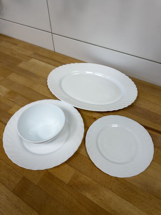 Talerze obiadowe, deserowe, półmiski, miski flaczarki porcelana.