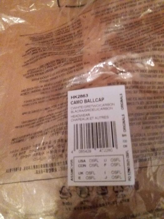 Czapka z daszkiem Adidas.