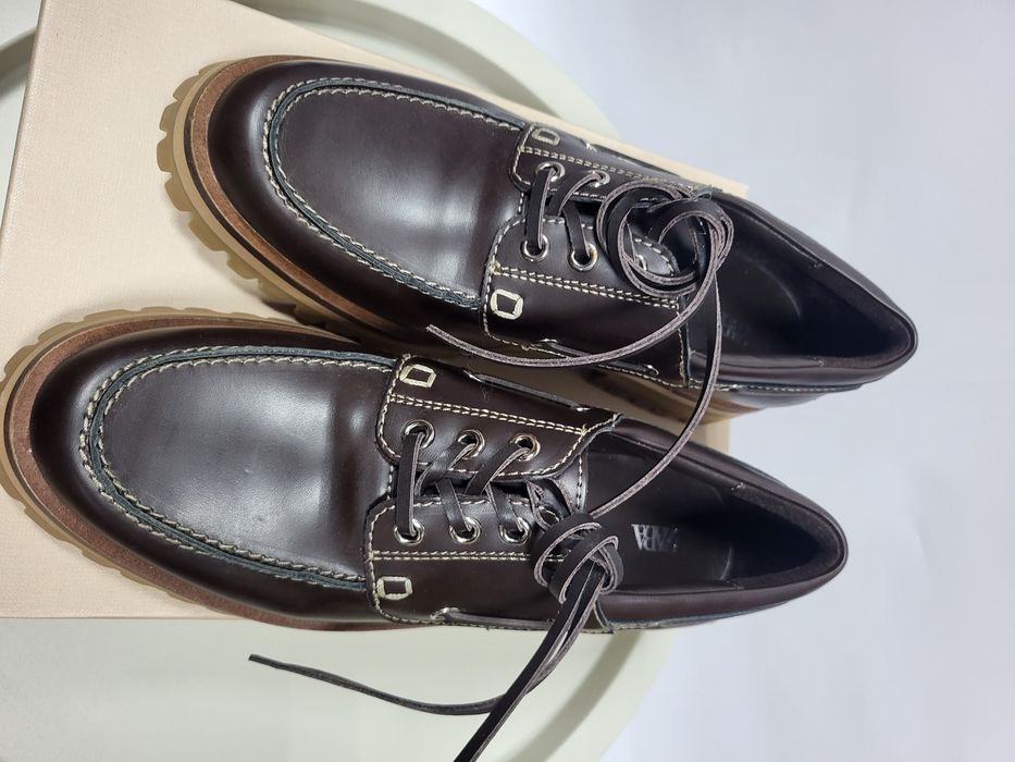 Стильні шкіряні туфлі Zara, оригінал, нові. Розмір 39.
Ціна 1500грн. Без торгу.