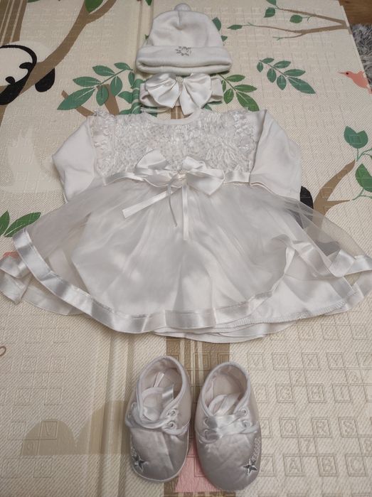 Sukienka do chrztu biała