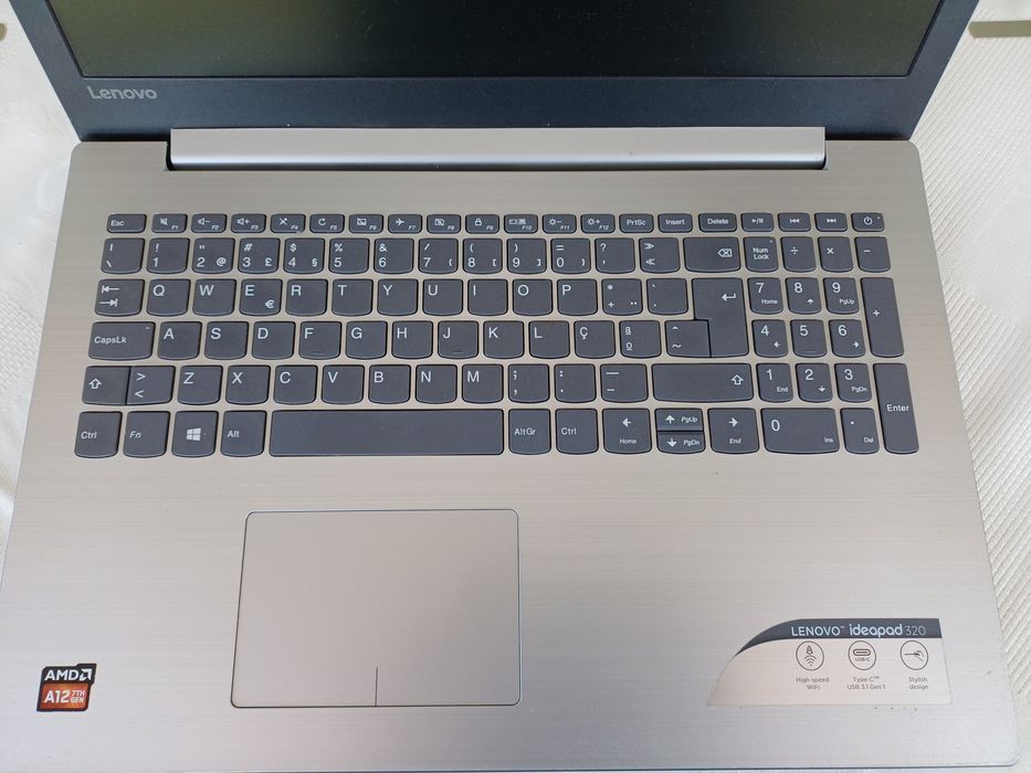 Portátil Lenovo IdeaPad 320 – AMD A12, 16GB RAM, 447GB SSD, 320GB HD