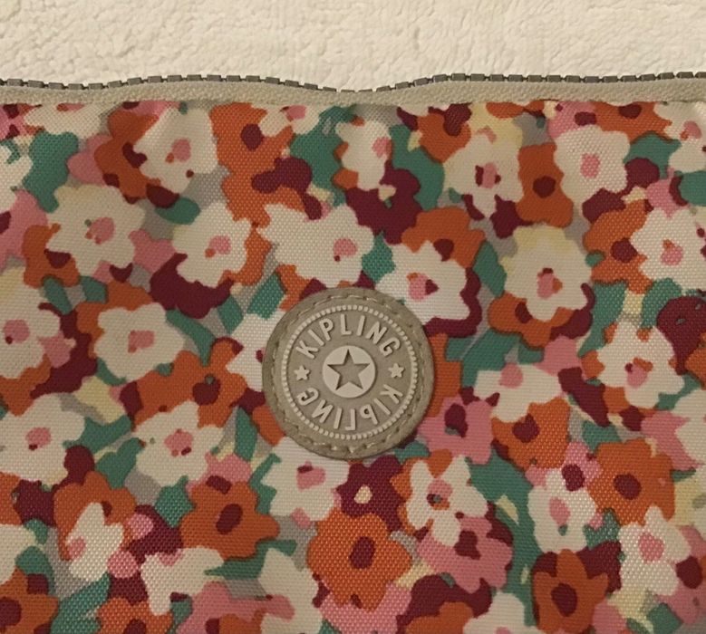 Bolsa estojo marca Kipling