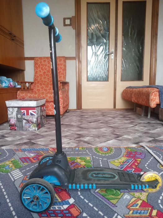 Дитячий самокат little tikes