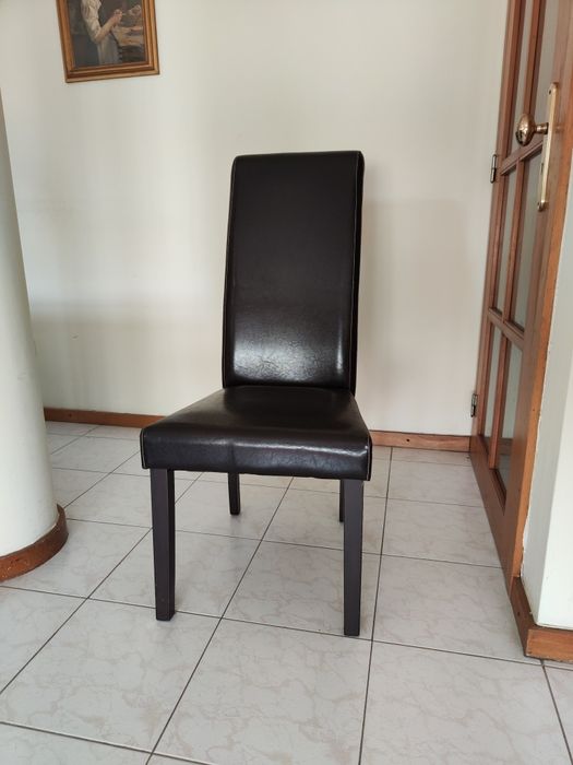 Conjunto Mesa de Jantar + 6 cadeiras + Aparador