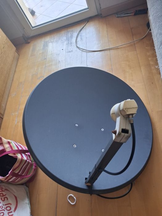Antena satelitarna