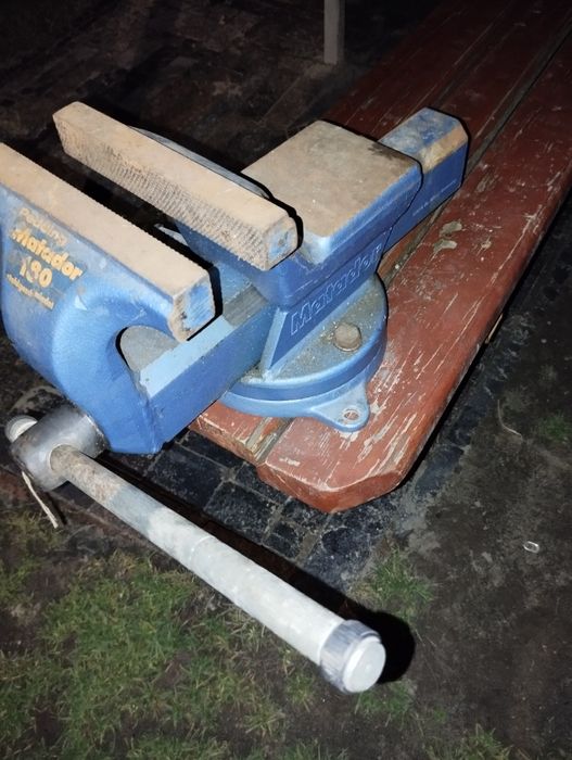 Duże imadło kute Matador 180 z obrotnicą