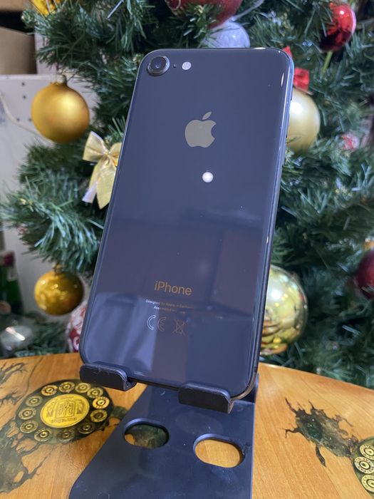 Продам IPhone 8 64gb
