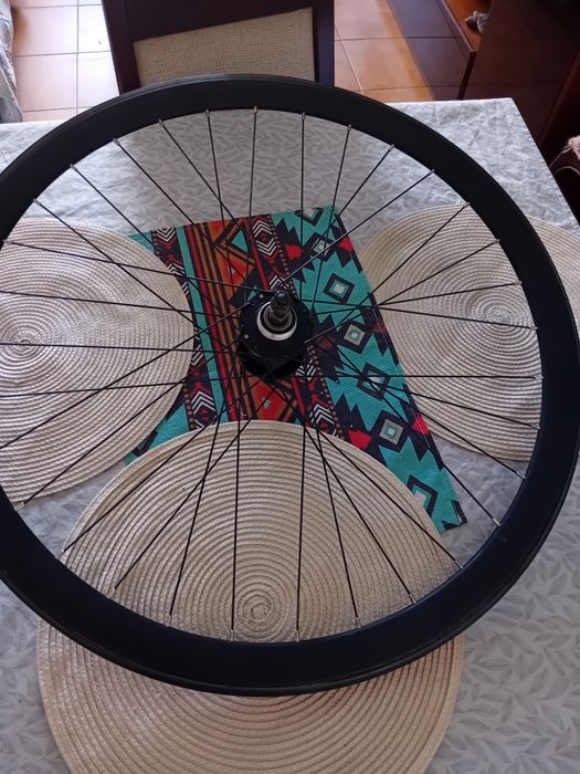 Roda fixed gear / single speed - 40mm perfil (COMO NOVA)