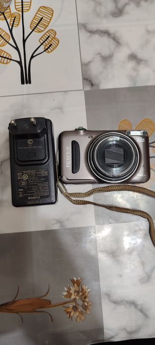 Цифровий фотоапарат Fujifilm finePix T200