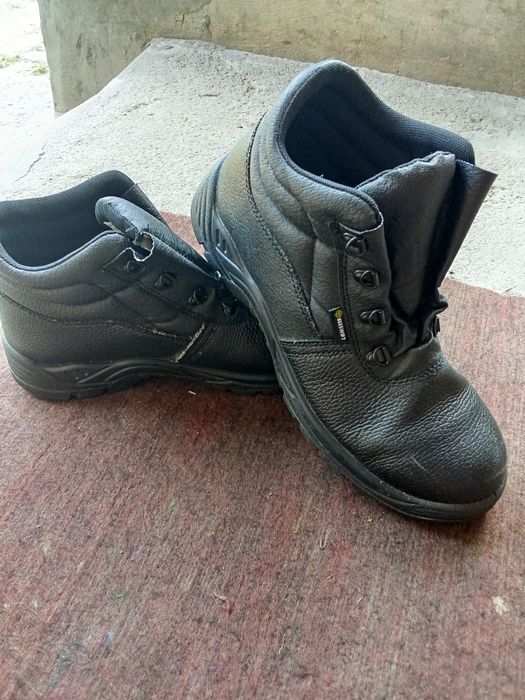 Спецвзуття виробництва Великобританії фірма beeswift!!!