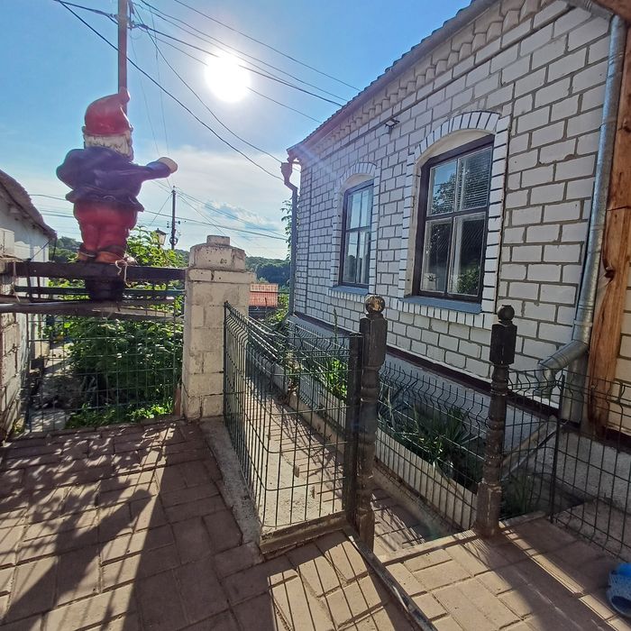 Продаж будинку з жилою літнею кухнею,район сахзаводу