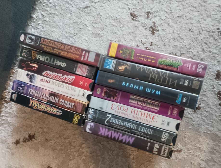 Видеокассеты VHS Назад в будущее, Универсальный солдат, Мимик