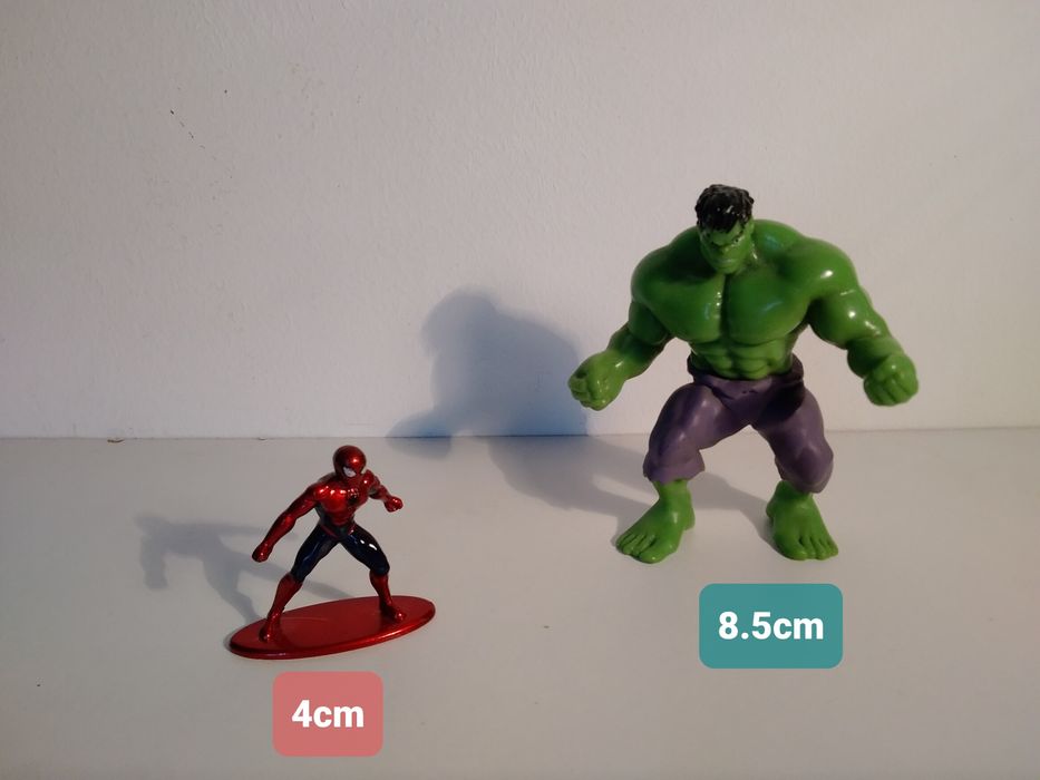Spiderman  metalfigs 8€  Hulk pvc 5€