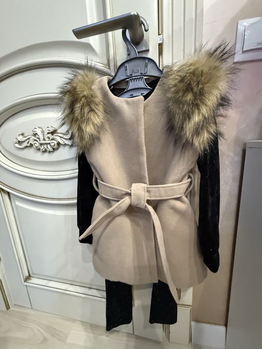 Стильна желетка на дівчинку 4-7 років