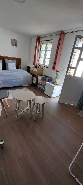 Quarto para alugar no campo, para uma pessoa.