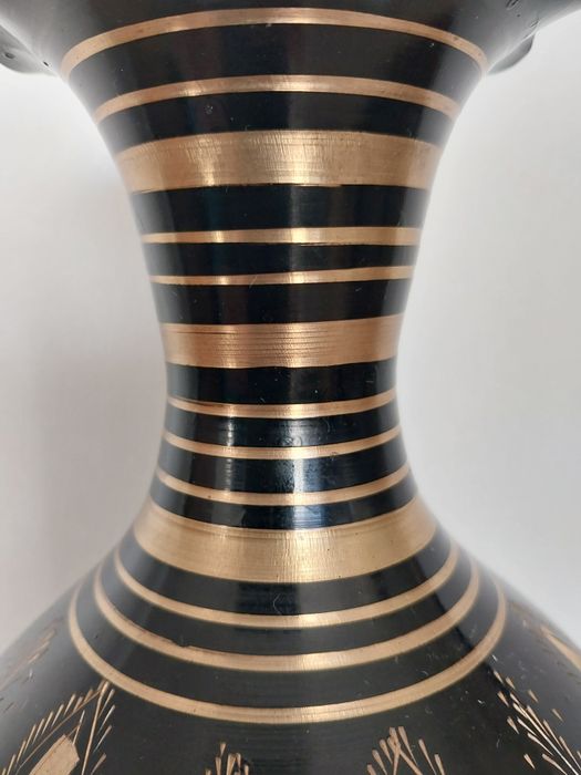 Ręcznie zdobiony wazon metalowy Handmade India Czarny + złoto 22 cm