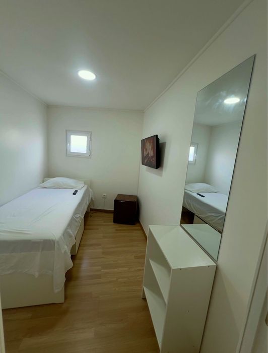 Alugo quarto solteiro para uma pessoa