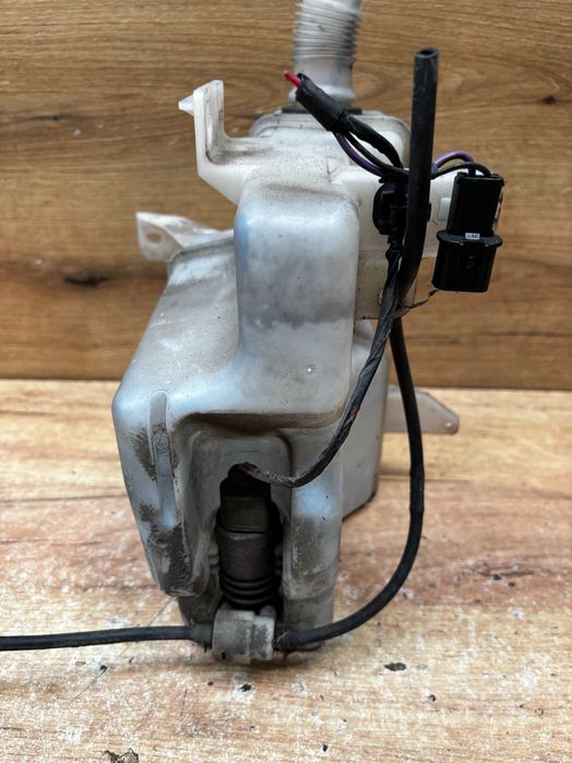 Zbiorniczek spryskiwaczy Mitsubishi Outlander II