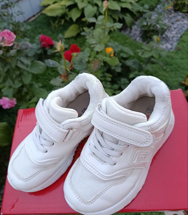 Кросівки білі дитячі