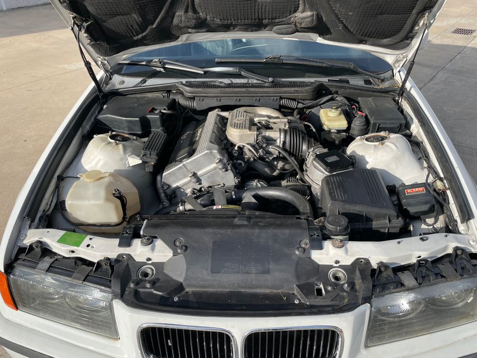 BMW E36 318is Sedan