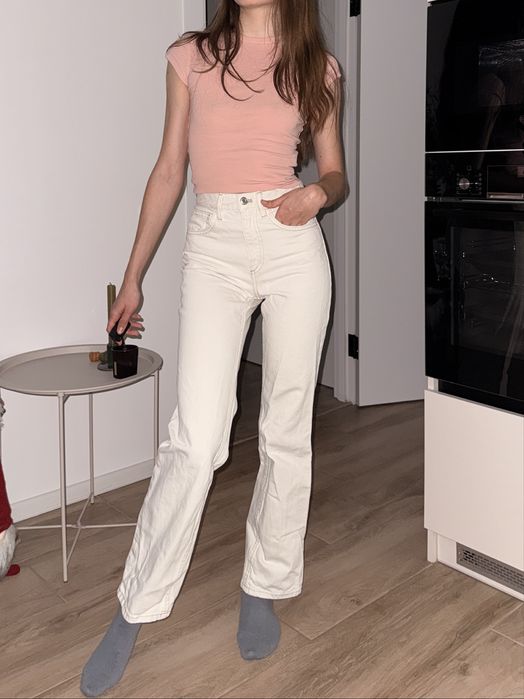 Білі прямі джинси