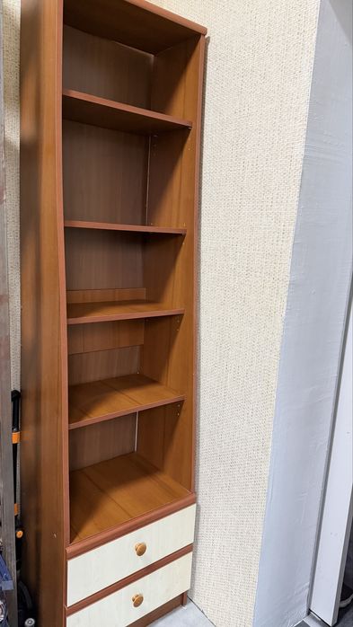 Комплект меблів (шафа, полиці, стіл, шухляди, книжкові полки, шкаф)