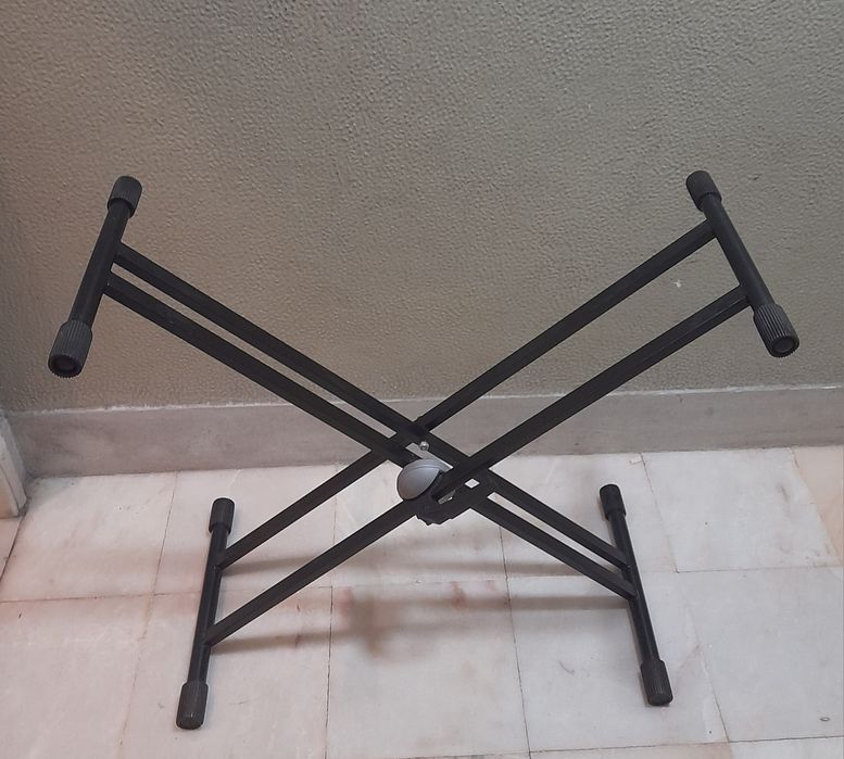 Suporte para teclados e órgãos