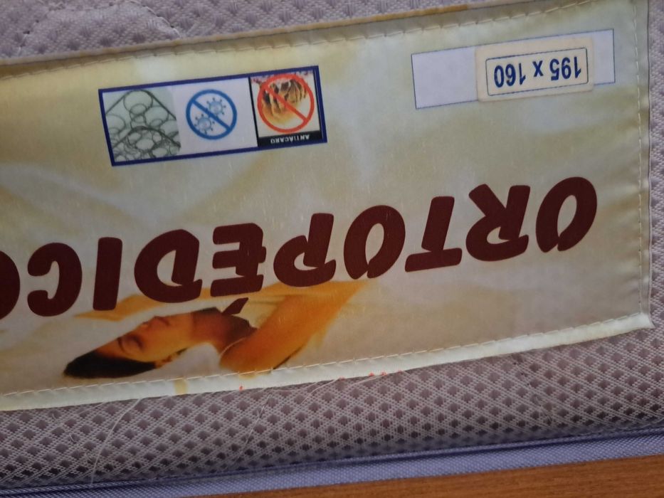 Quarto casal, colchão 195 x 160, comoda, 2 mesas, madeira castanheiro