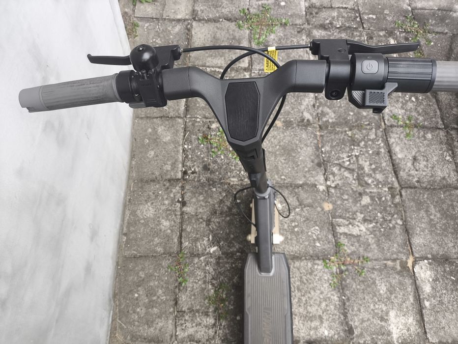 Hulajnoga Navee ST3.