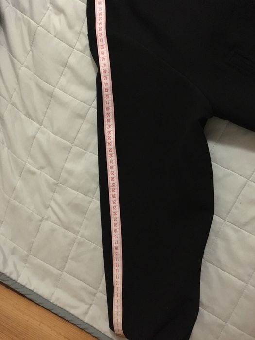 Чорний бомбер Zara