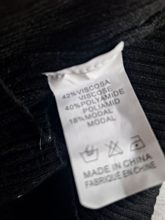 Półgolf czarny prążki sweterek dzianina